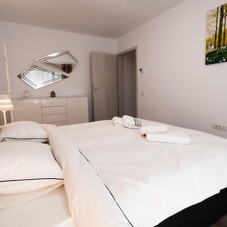 Transylvanian Apt. W/ Lrg. Terrace And Parking - Karpatenhaus Brasov Ngoại thất bức ảnh