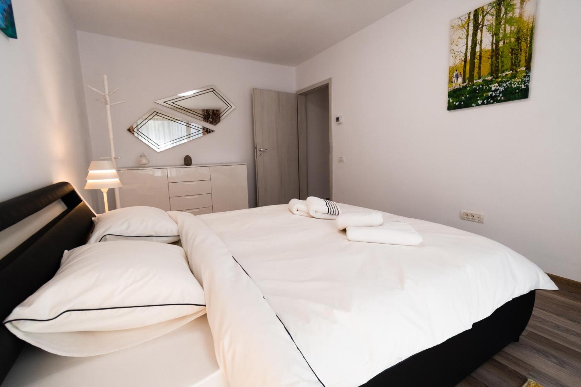Transylvanian Apt. W/ Lrg. Terrace And Parking - Karpatenhaus Brasov Ngoại thất bức ảnh