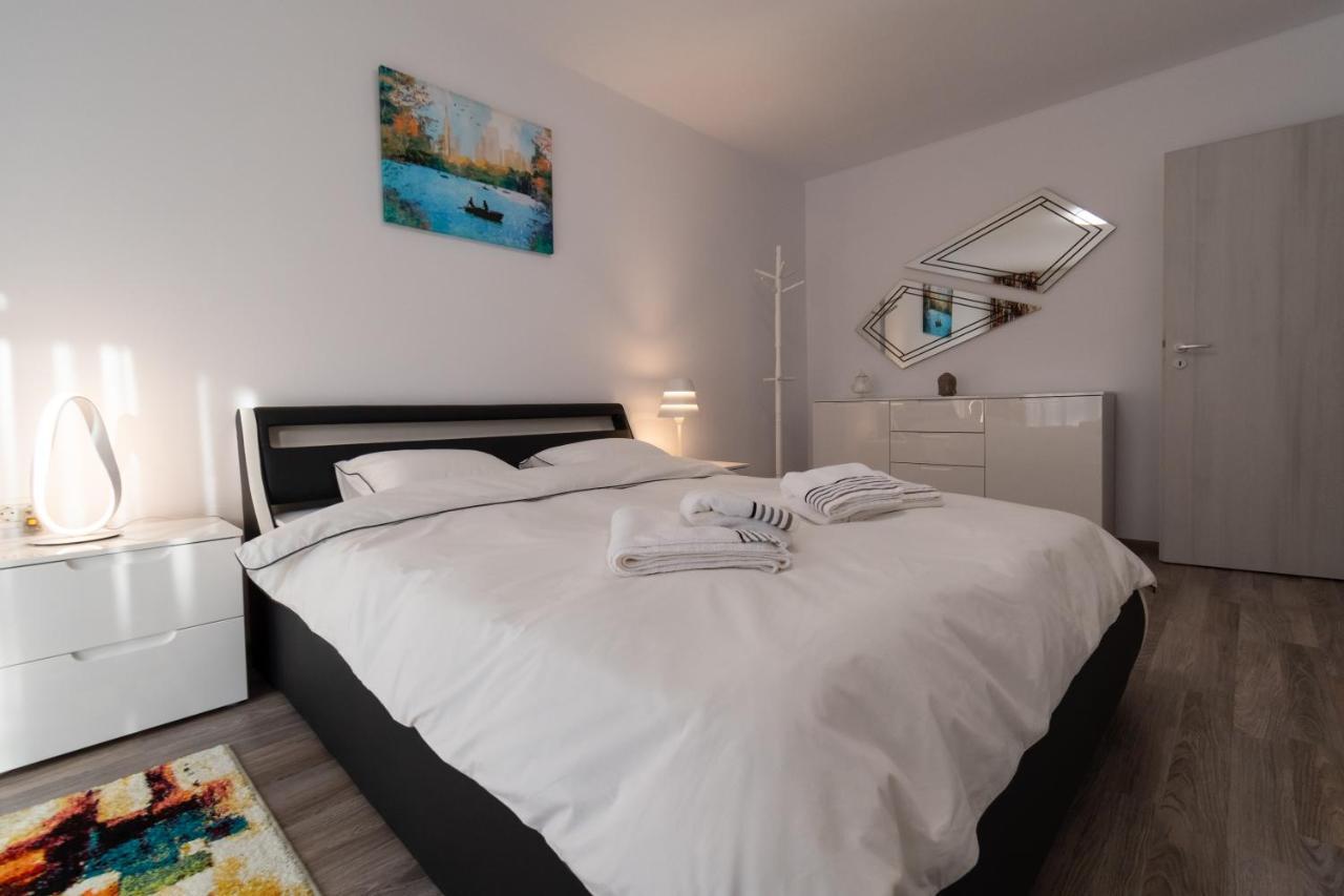 Transylvanian Apt. W/ Lrg. Terrace And Parking - Karpatenhaus Brasov Ngoại thất bức ảnh